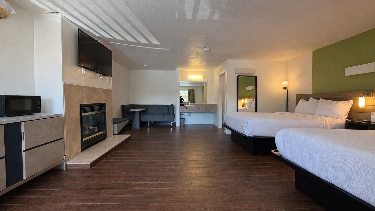 Photo of Bedroom in Munras Avenue