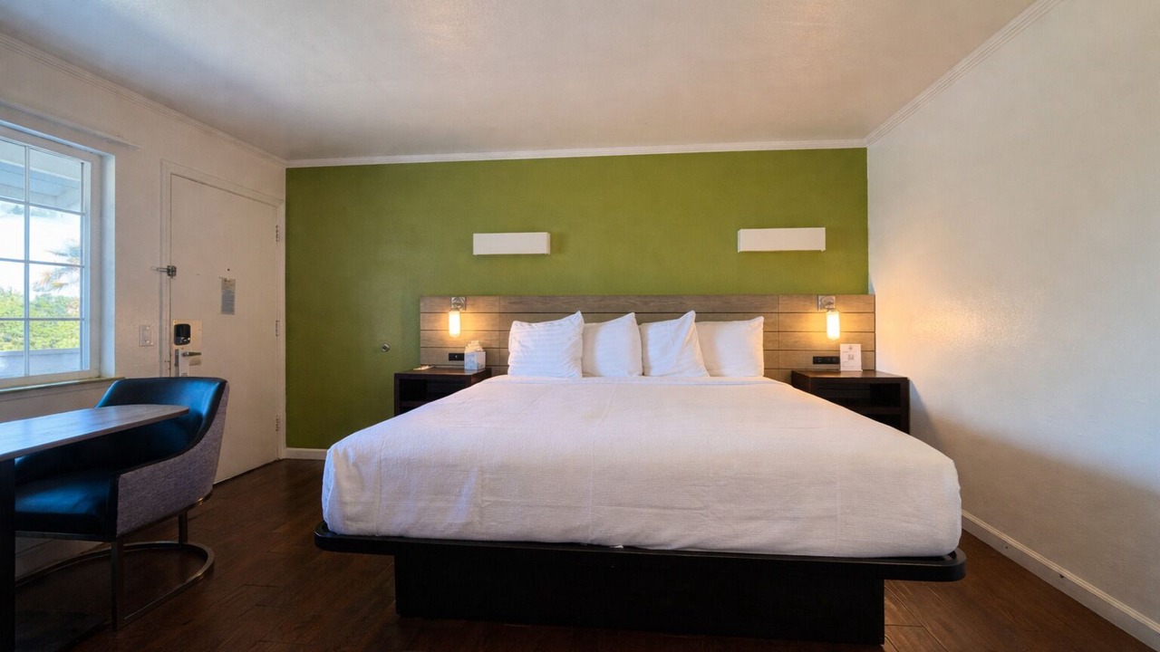 Photo of Bedroom in Munras Avenue