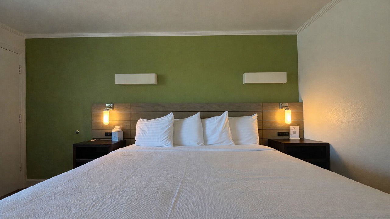 Photo of Bedroom in Munras Avenue