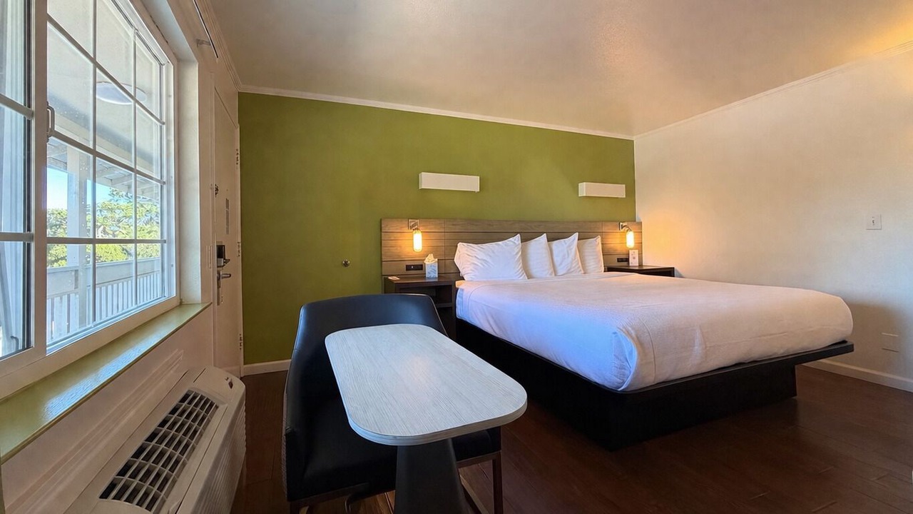 Photo of Bedroom in Munras Avenue