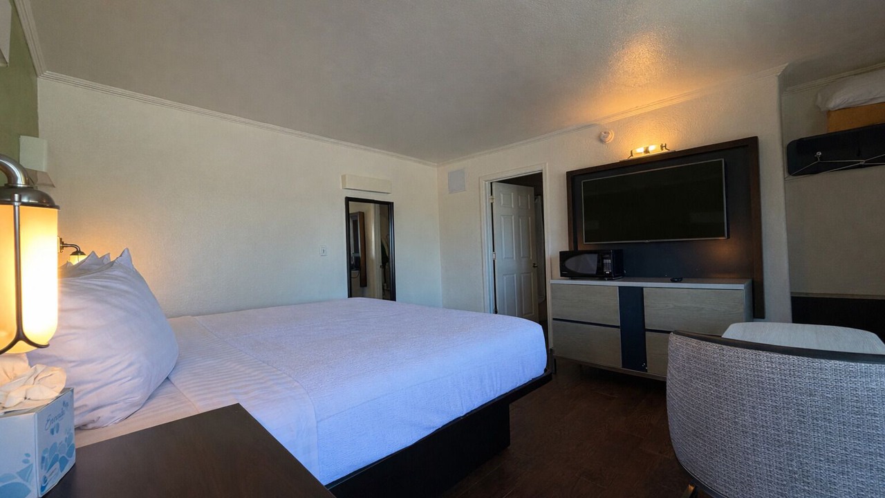 Photo of Bedroom in Munras Avenue