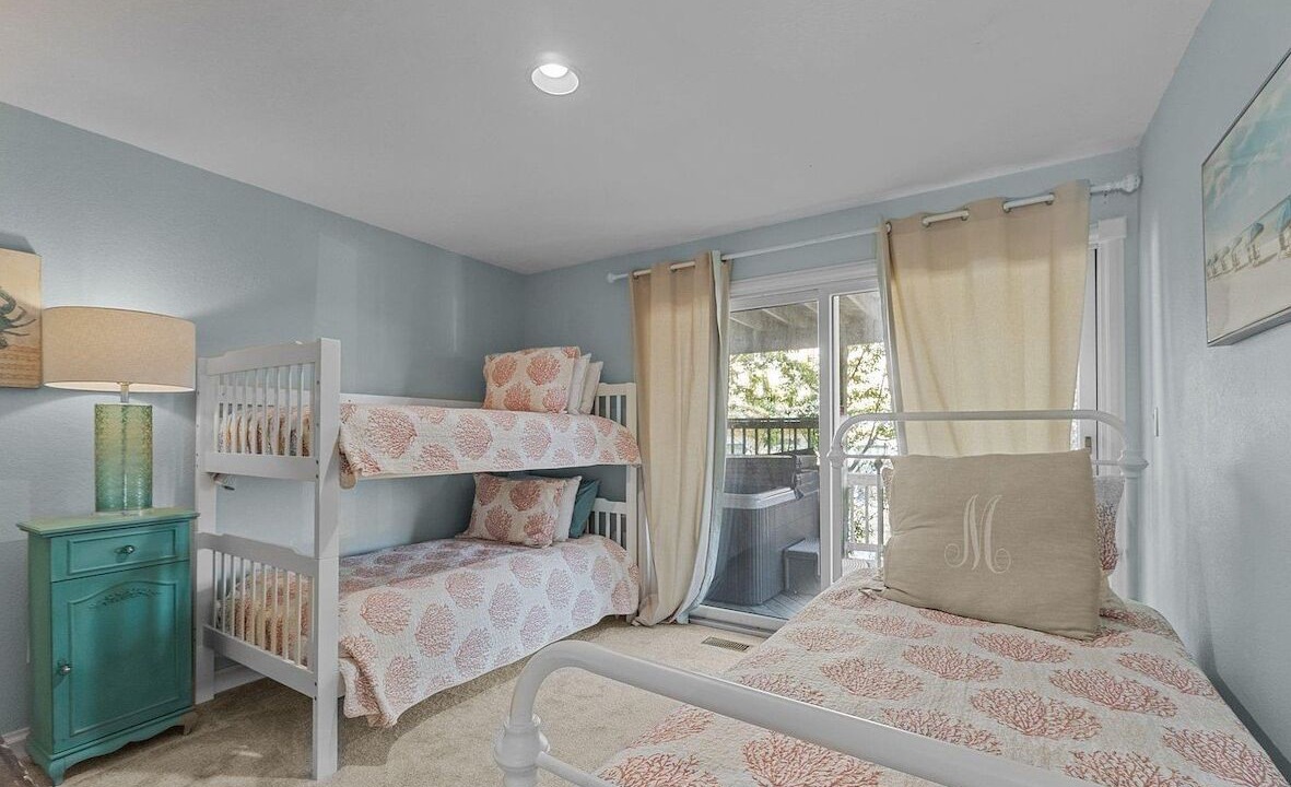 Photo of Bedroom in Monteray Shores