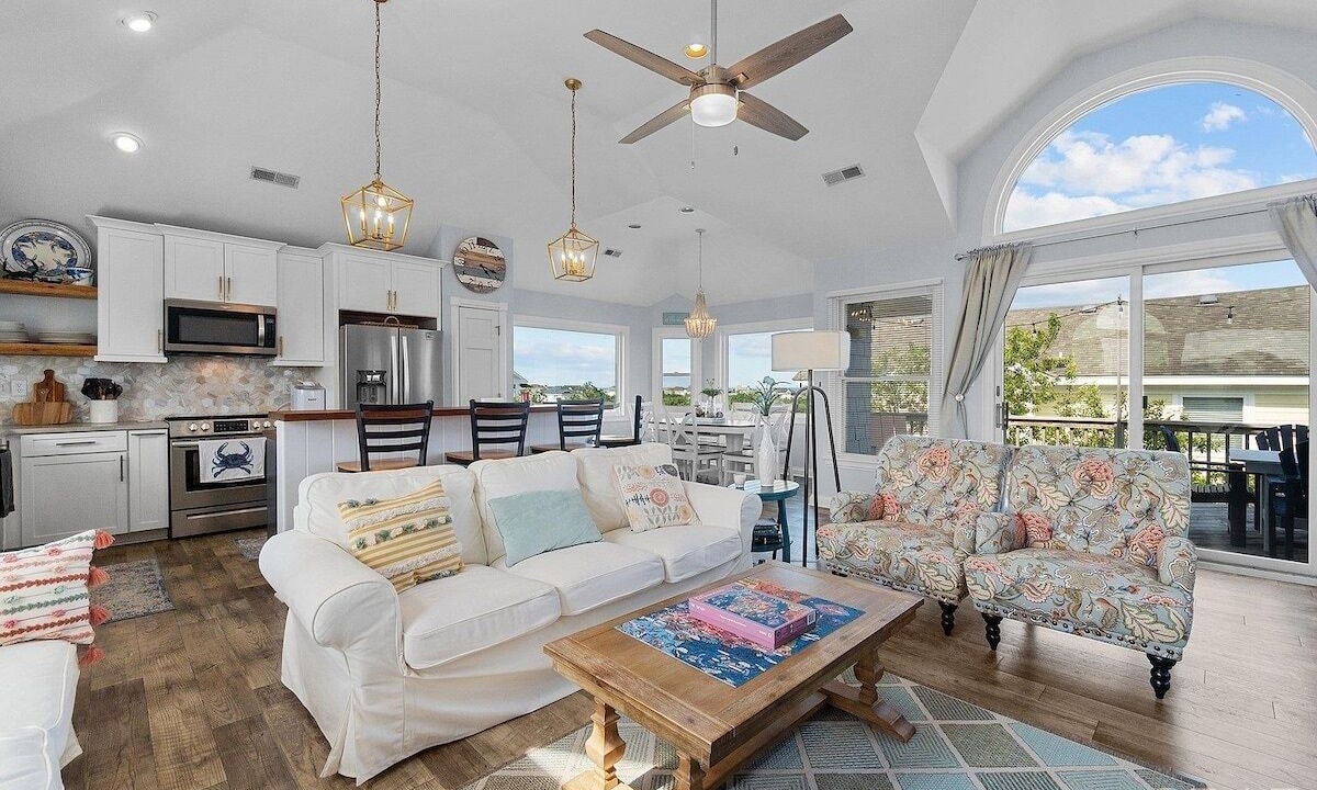 Photo of Livingroom in Monteray Shores