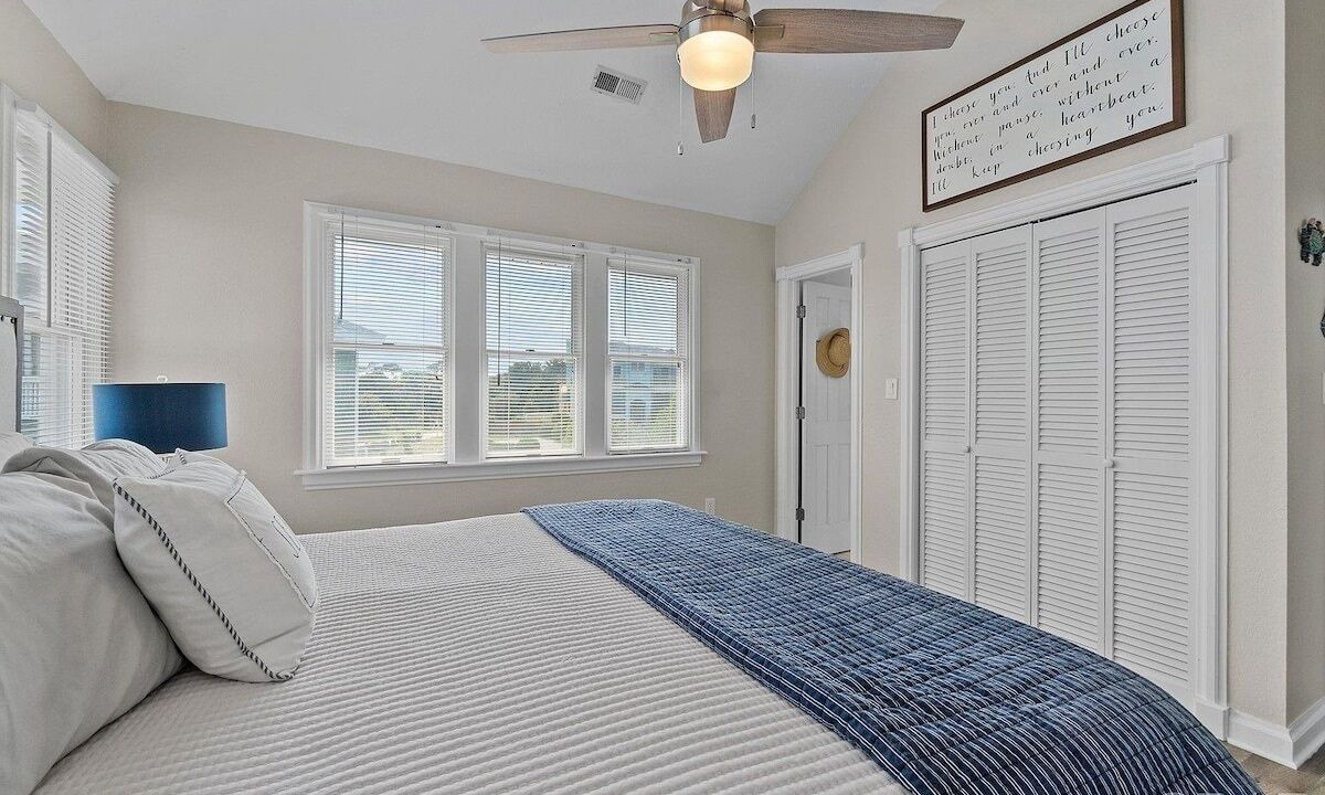 Photo of Bedroom in Monteray Shores