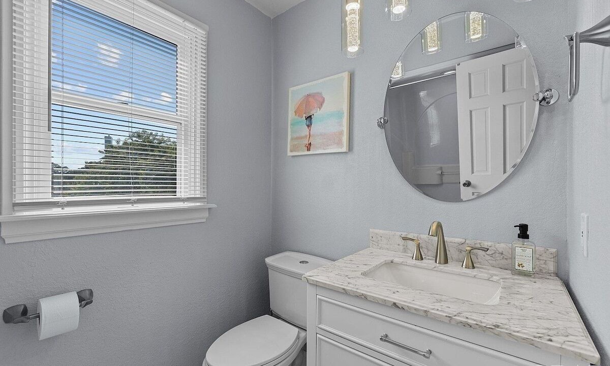Photo of Bathroom in Monteray Shores