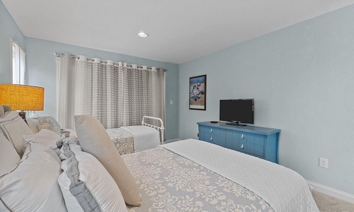 Photo of Bedroom in Monteray Shores