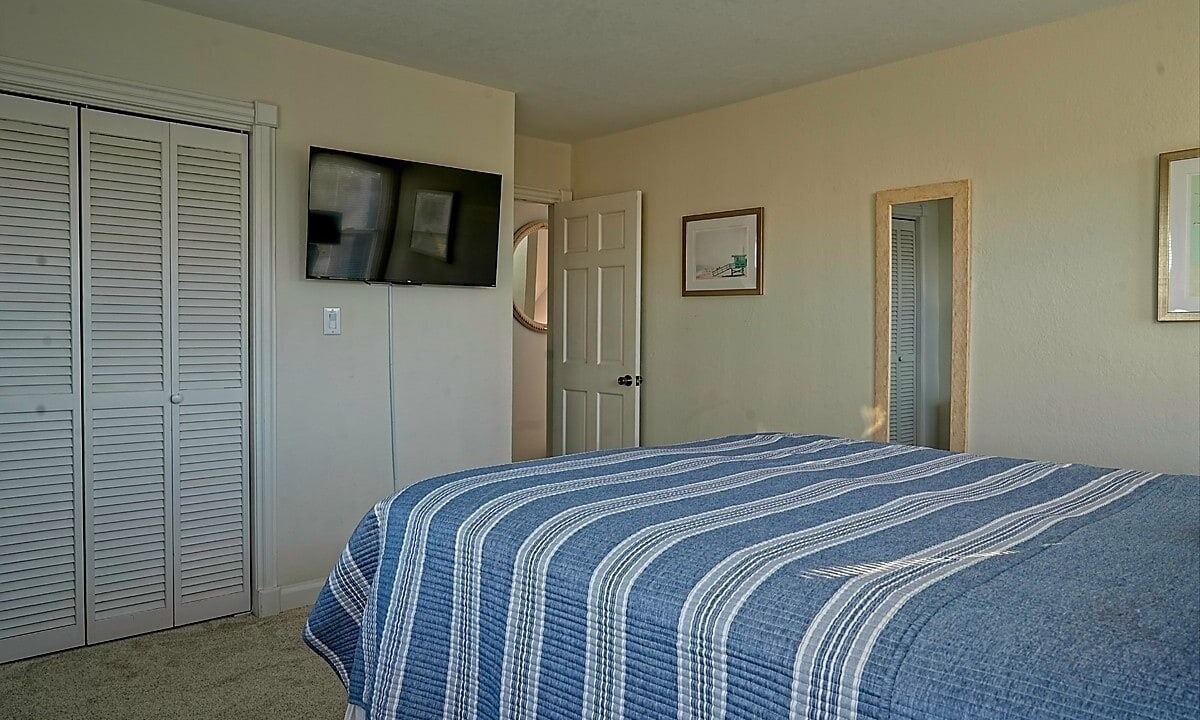 Photo of Bedroom in Monteray Shores