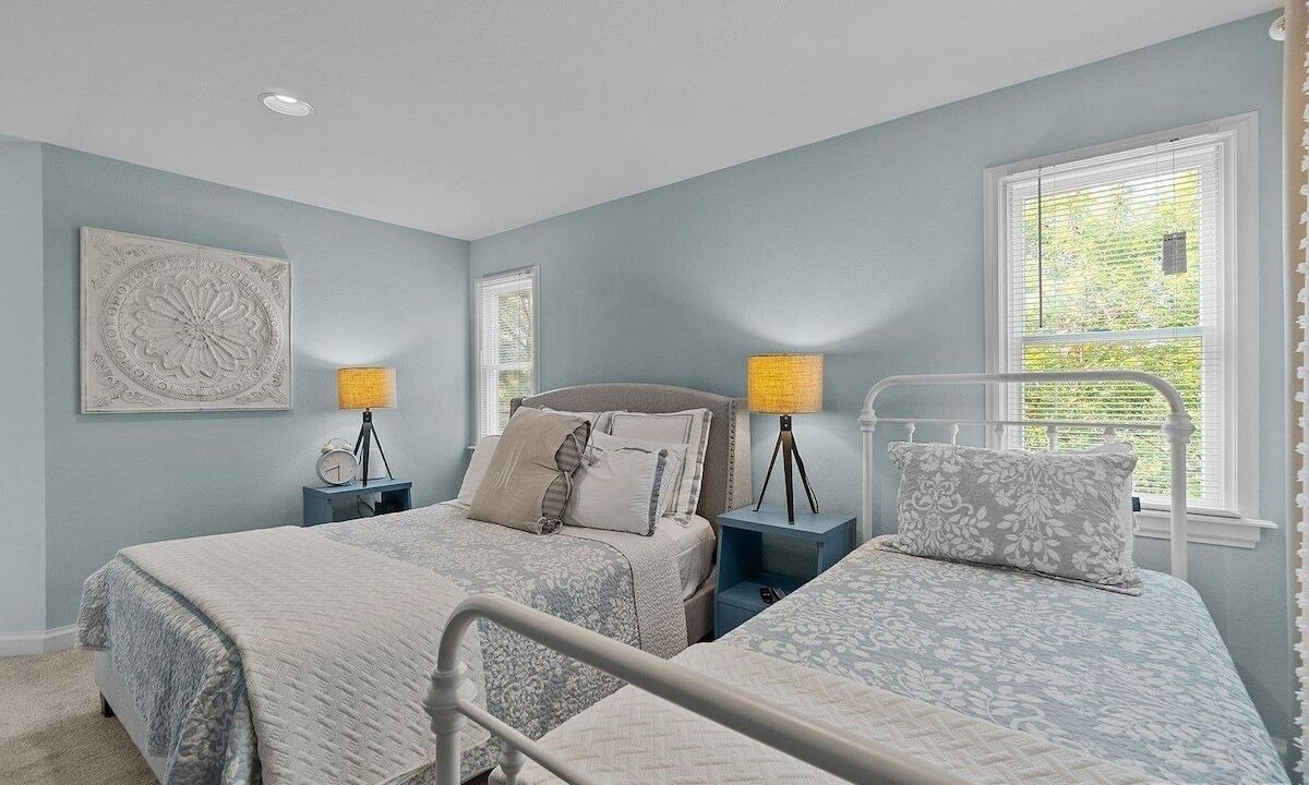 Photo of Bedroom in Monteray Shores