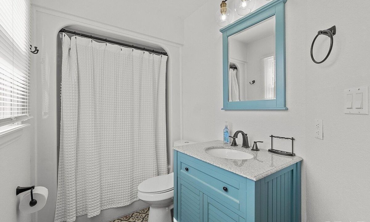 Photo of Bathroom in Monteray Shores