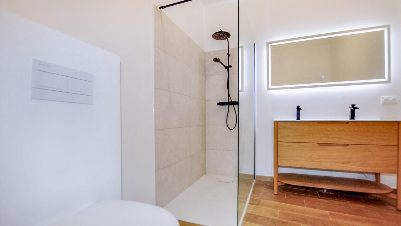 Photo of Bathroom in Saint-Genis