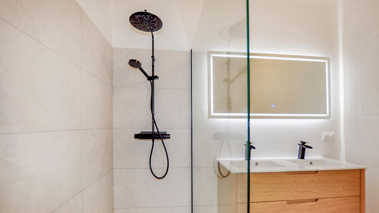 Photo of Bathroom in Saint-Genis