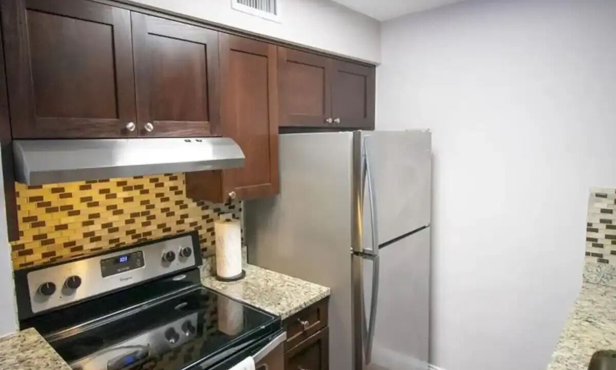 Photo of Kitchen in Central Oakland Park