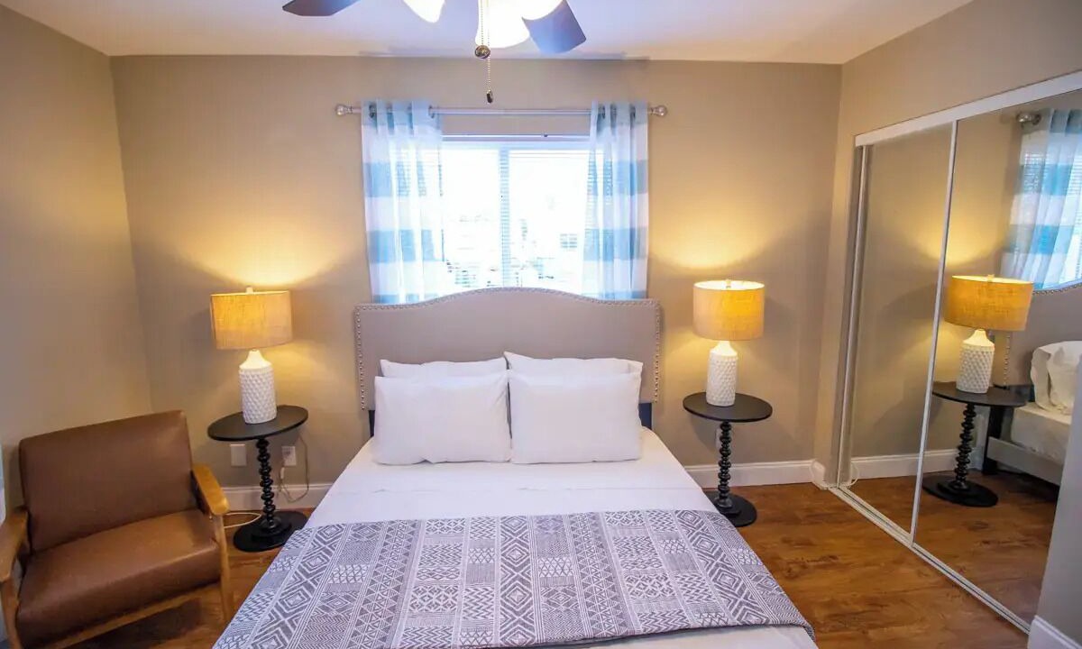 Photo of Bedroom in Central Oakland Park