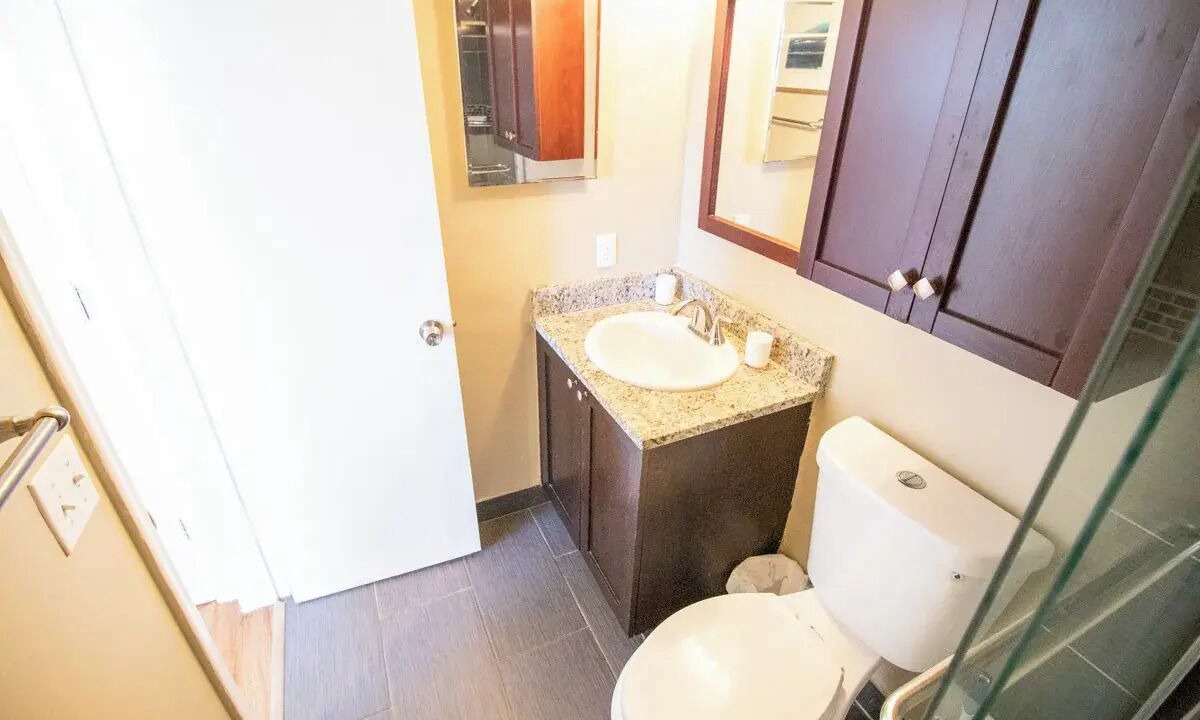 Photo of Bathroom in Central Oakland Park