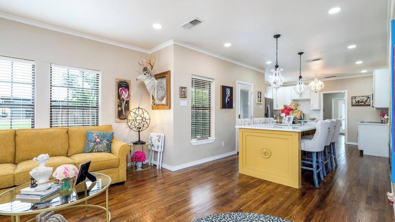 Photo of Livingroom in Over Place Area
