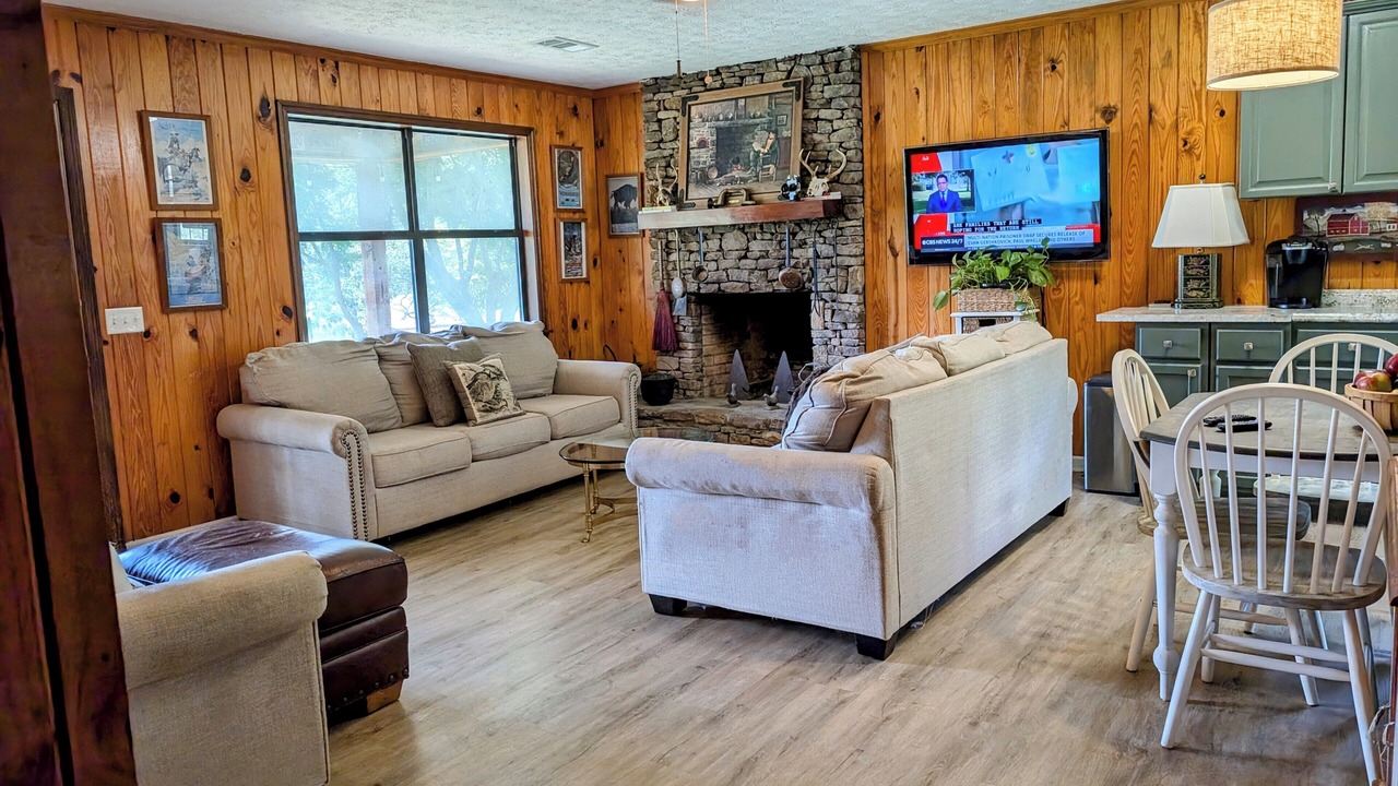 Photo of Livingroom in Auburn