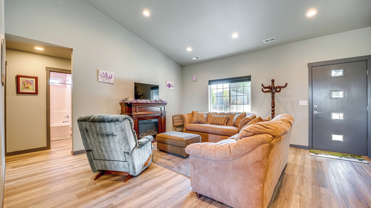 Photo of Livingroom in Moses Lake