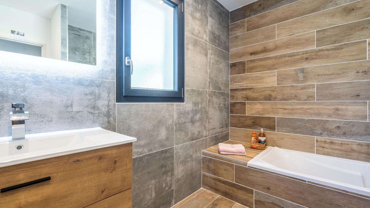 Photo of Bathroom in Connaux
