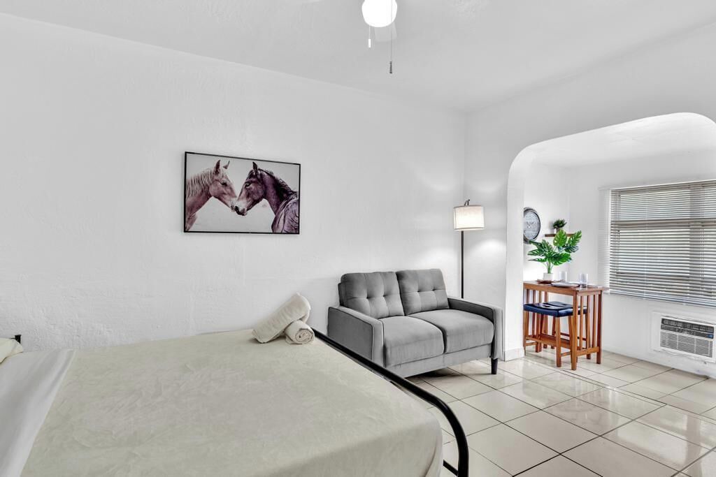Photo of Bedroom in Downtown Hollywood