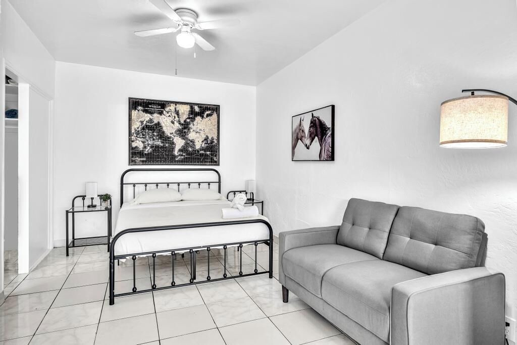 Photo of Bedroom in Downtown Hollywood