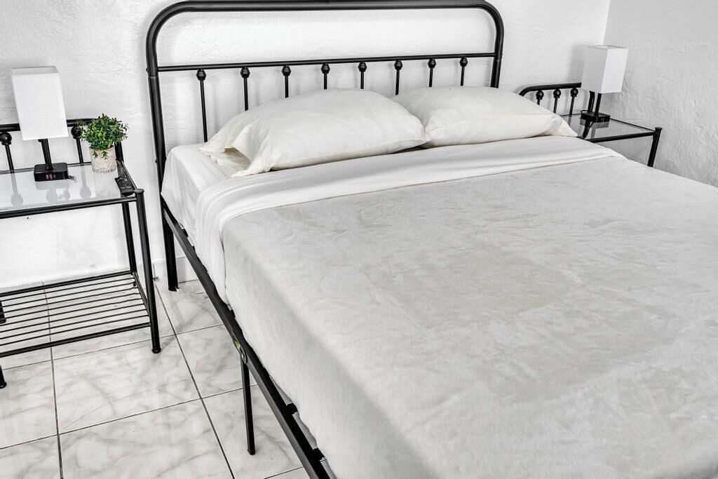 Photo of Bedroom in Downtown Hollywood