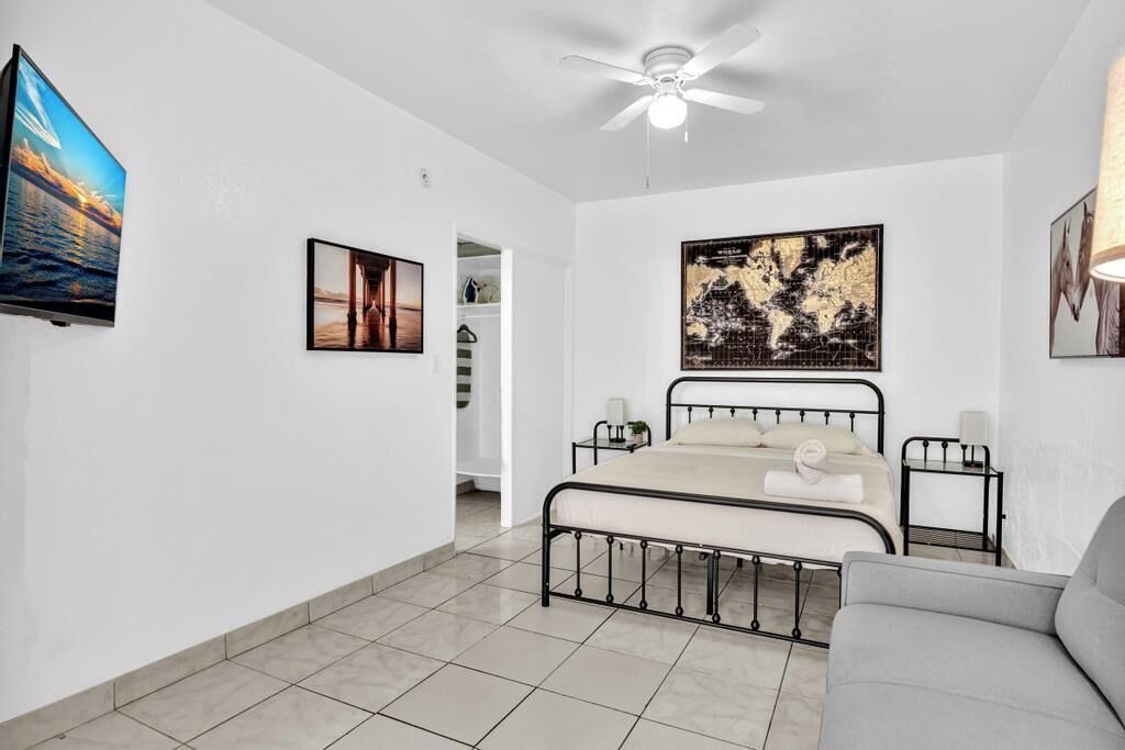 Photo of Bedroom in Downtown Hollywood