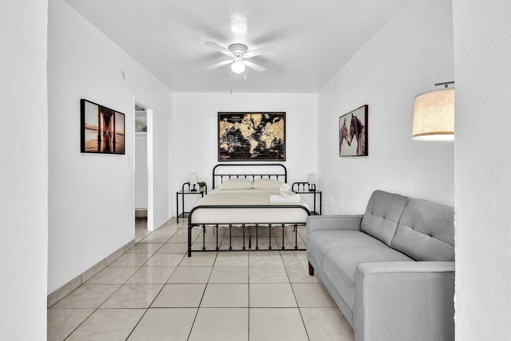 Photo of Bedroom in Downtown Hollywood