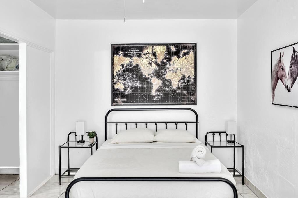 Photo of Bedroom in Downtown Hollywood