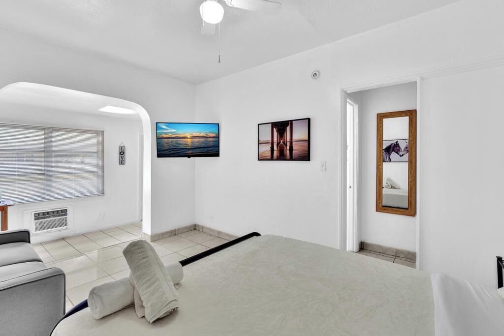 Photo of Bedroom in Downtown Hollywood