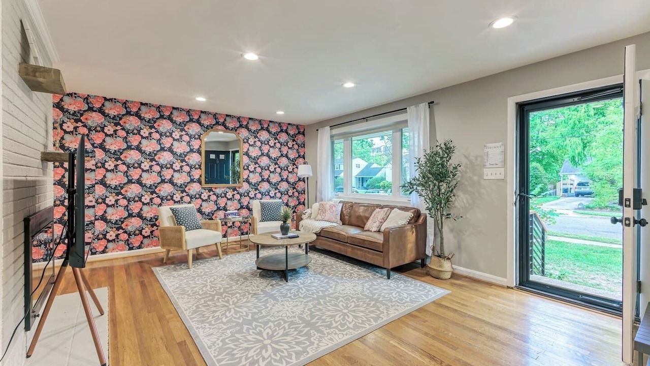 Photo of Livingroom in Seminary Hill