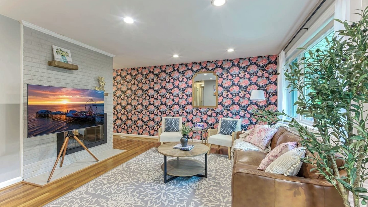 Photo of Livingroom in Seminary Hill
