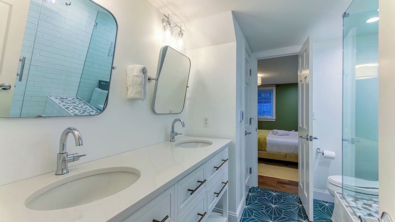 Photo of Bathroom in Seminary Hill