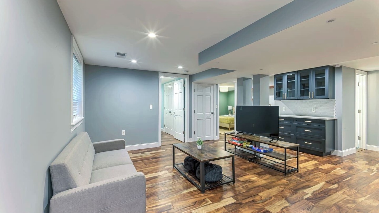 Photo of Livingroom in Seminary Hill