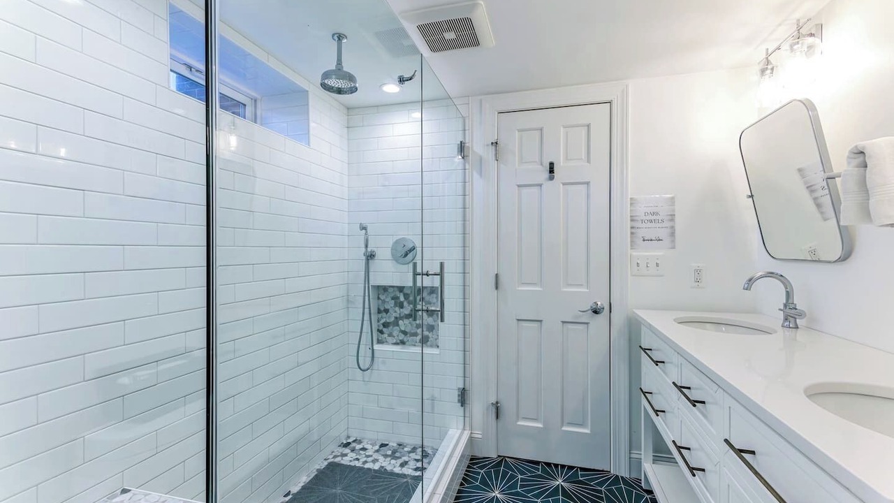 Photo of Bathroom in Seminary Hill