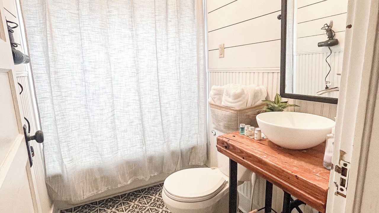 Photo of Bathroom in Laurel