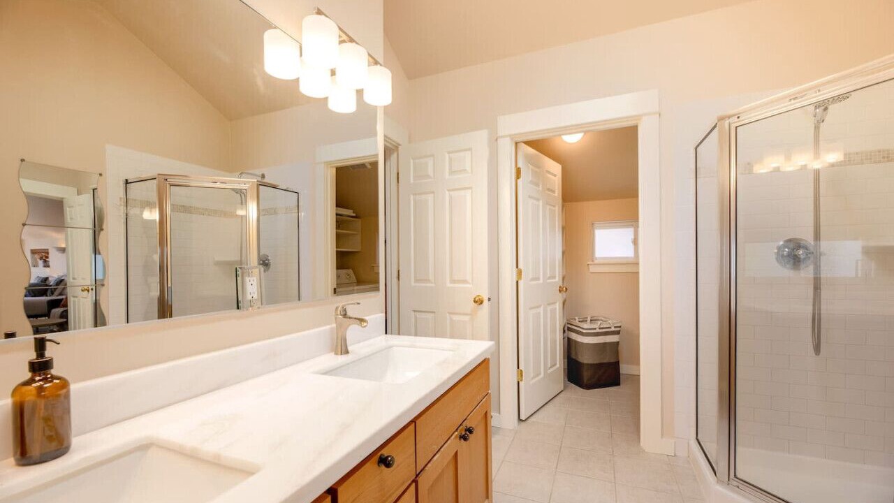 Photo of Bathroom in Minor
