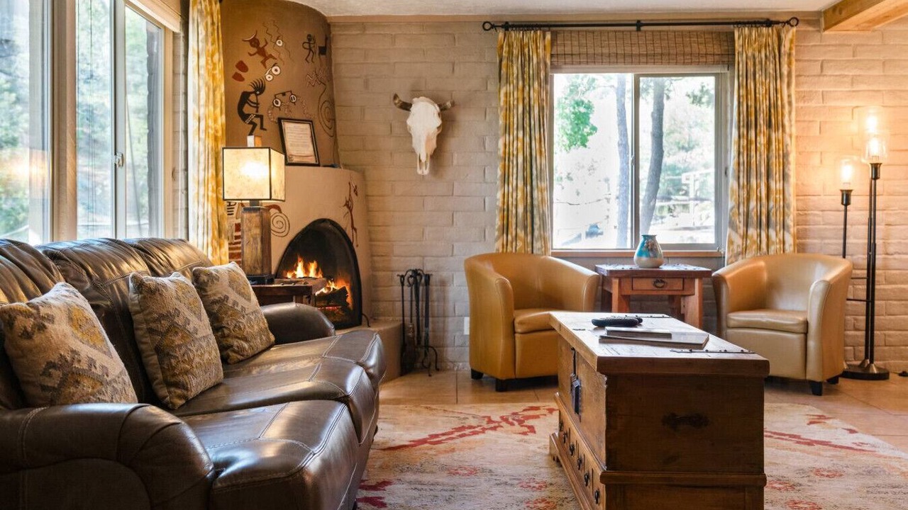Photo of Livingroom in Historic Eastside