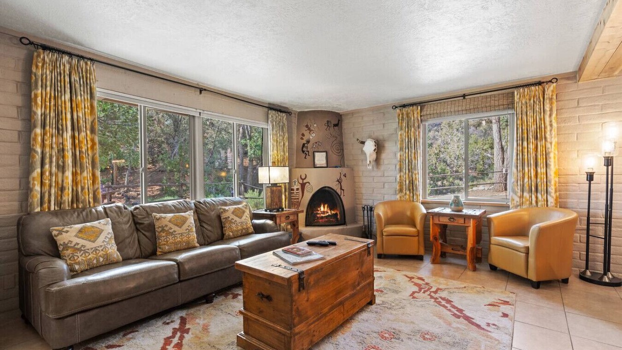 Photo of Livingroom in Historic Eastside