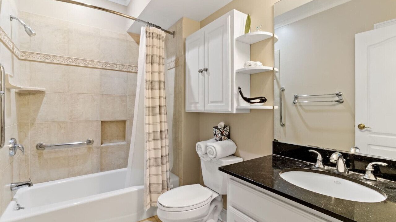 Photo of Bathroom in Savannah Beach