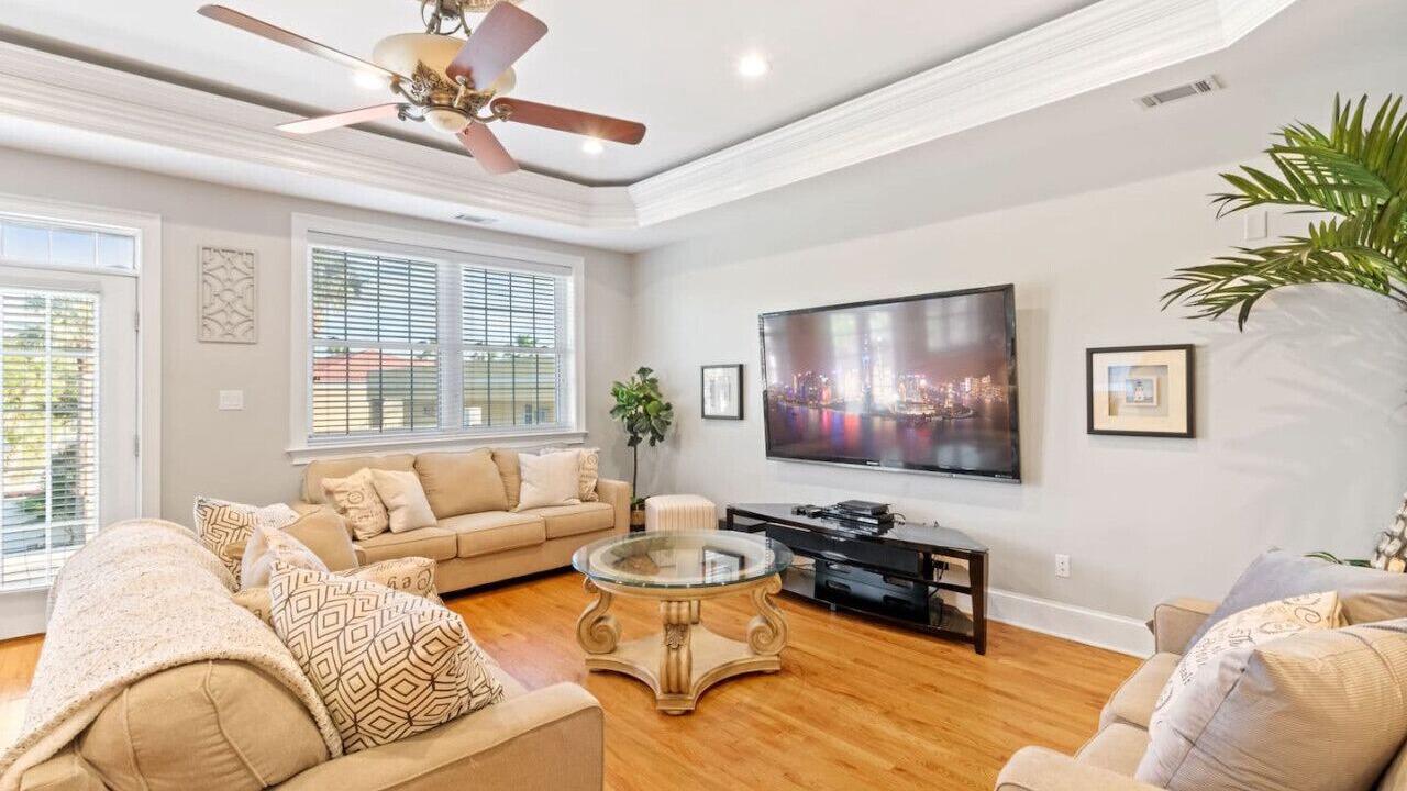 Photo of Livingroom in Savannah Beach