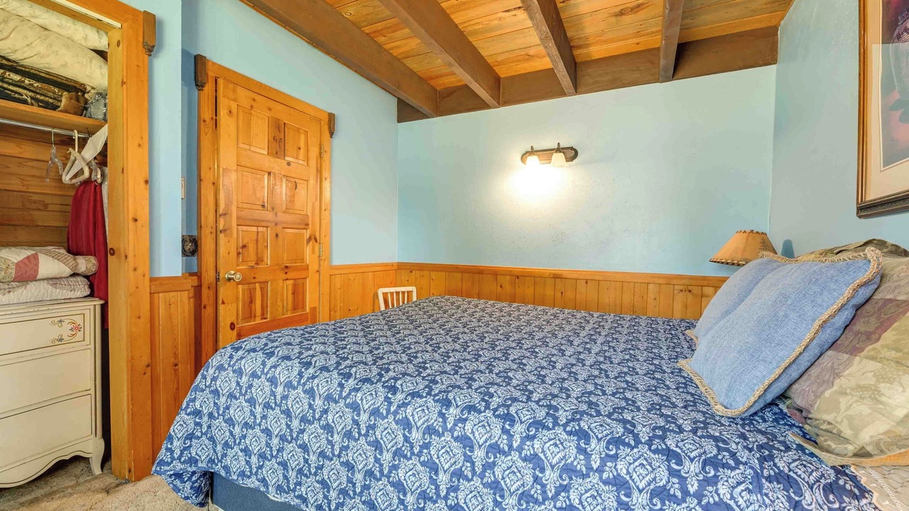 Photo of Bedroom in Chiloquin