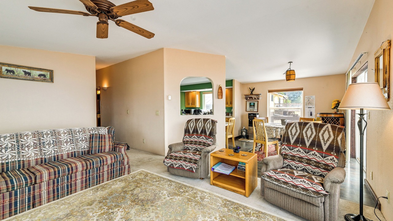 Photo of Livingroom in Chiloquin