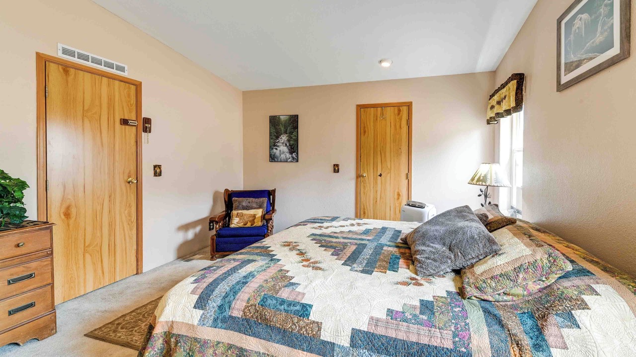 Photo of Bedroom in Chiloquin