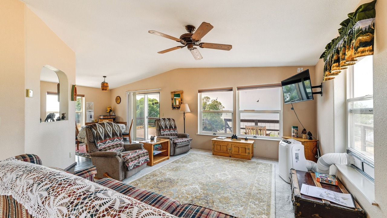 Photo of Livingroom in Chiloquin