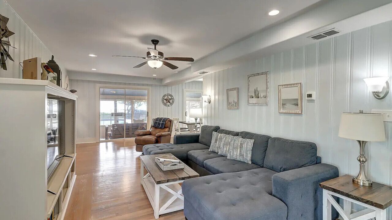 Photo of Livingroom in Bayside