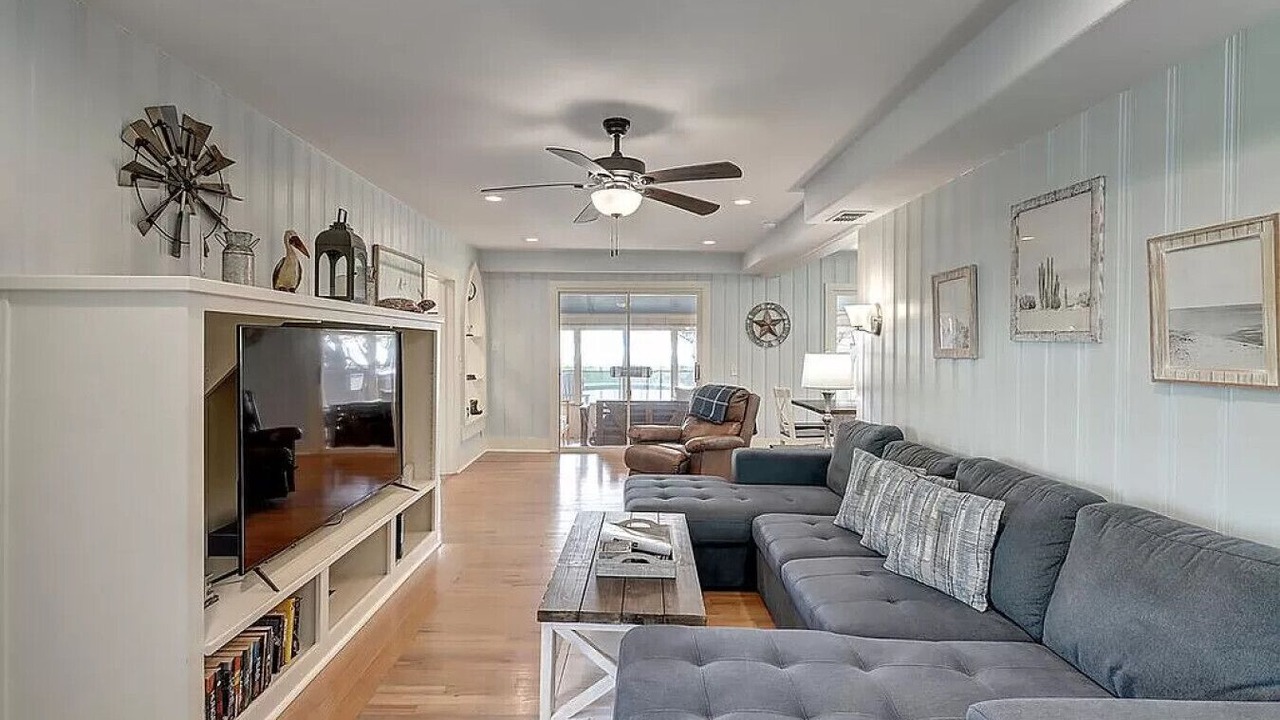 Photo of Livingroom in Bayside
