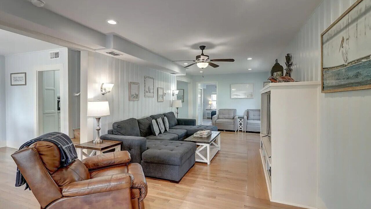 Photo of Livingroom in Bayside