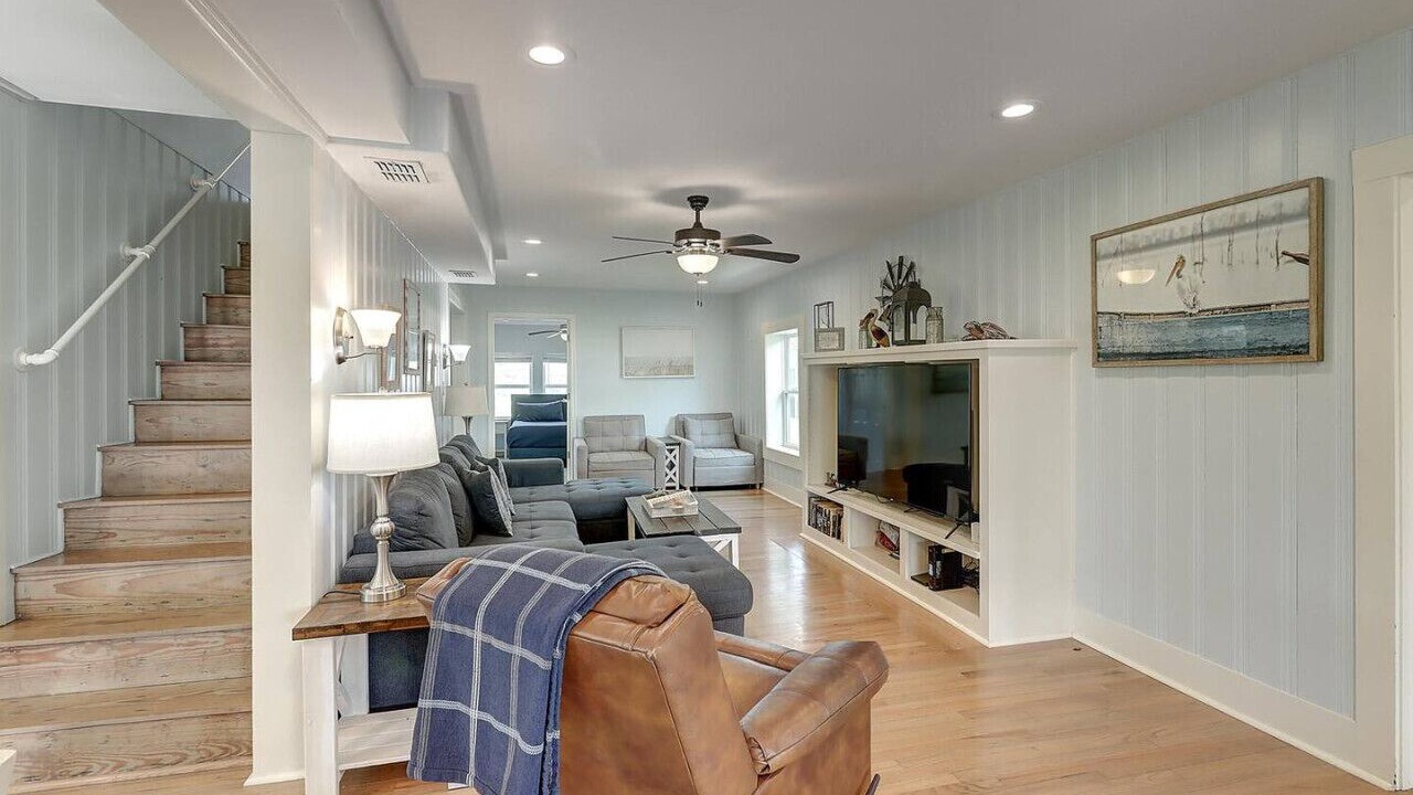 Photo of Livingroom in Bayside