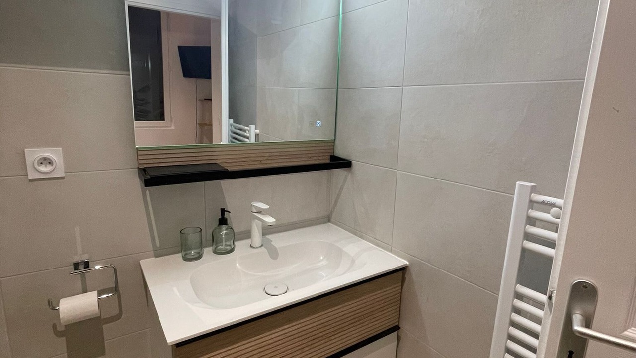 Photo of Bathroom in Libourne