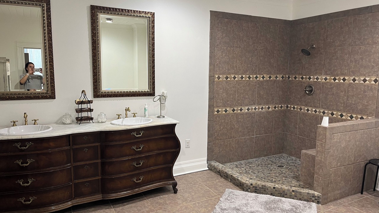 Photo of Bathroom in Robeline
